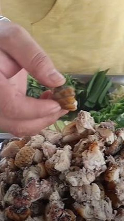 Ekstrem, Pria Ini Bagikan Tutorial Masak Ular Piton 'Lebih Enak dari Ayam Kampung'