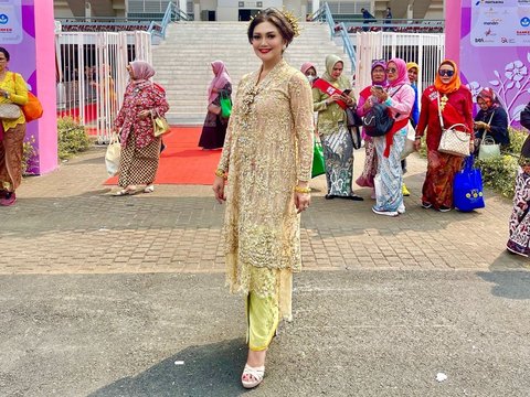 10 Potret Cantik Bella Saphira di Momen Hari Kebaya Nasional, Tampil Bak Model saat Acara Peragaan Busana