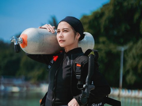 Portrait of Prilly Latuconsina Going Crazy Buying Diving and Fishing Equipment