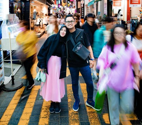 Potret Romantis Gilang Widhia 'Crazy Rich Malang' dan Shandy Purnamasari saat di Korea Selatan, Penampilan Bumil Makin Mencuri Perhatian