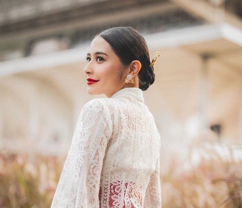 Prilly Latuconsina Showcases the Elegance of the Nona Kebaya from Manado that is Rarely Exposed