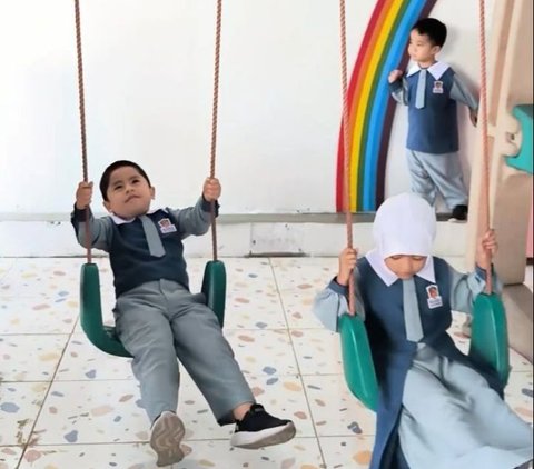 Portrait of Sulaiman, Oki Setiana Dewi's Son, on His First Day of School, Excited Even Without His Mother