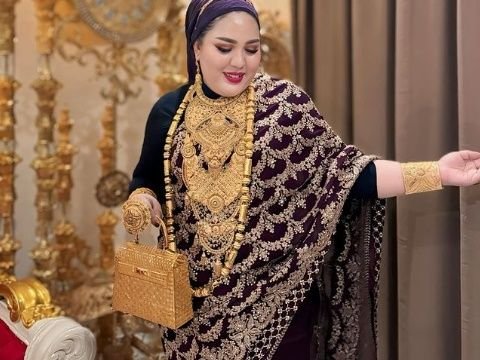 Gunakan Perhiasan Emas hingga 5 Kg saat Kondangan, Penampilan Wanita di Makassar Ini Jadi Sorotan