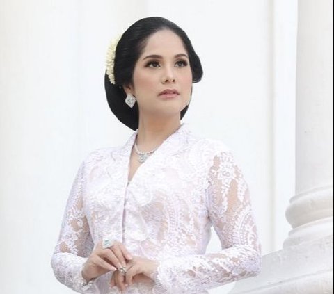 Potret Aura anggun Annisa Pohan Terpancar Saat Mengenakan Kebaya Putih di Hari Kebaya Nasional