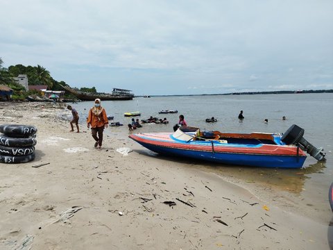 Keindahan Pantai Pasir Mayang di Kabupaten Paser