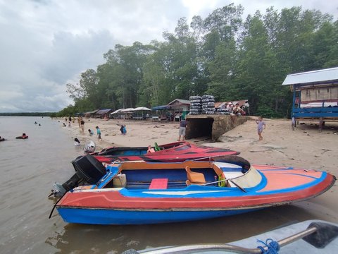 Keindahan Pantai Pasir Mayang di Kabupaten Paser