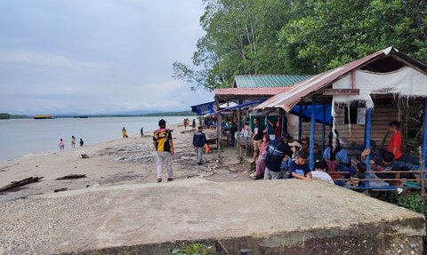 Keindahan Pantai Pasir Mayang di Kabupaten Paser