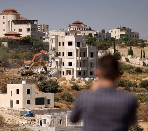 FOTO: Dianggap Tak Memiliki Izin, Israel Seenaknya Hancurkan Rumah Warga Palestina yang Sedang Dibangun di Tepi Barat