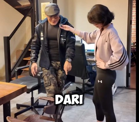 Masuk Jadi Artis Paling Tajir di Indonesia, Potret Outfit Deddy Corbuzier Harganya Murah Banget - T-shirt Hanya Rp30 Ribu