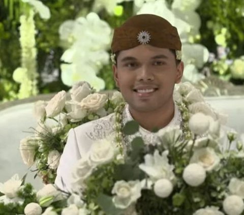 10 Potret Detail Dekorasi Tempat Akad Nikah Thariq Halilintar & Aaliyah Massaid, Dipenuhi Bunga Putih Cantik Sekali