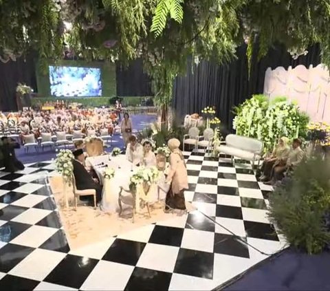 10 Potret Detail Dekorasi Tempat Akad Nikah Thariq Halilintar & Aaliyah Massaid, Dipenuhi Bunga Putih Cantik Sekali