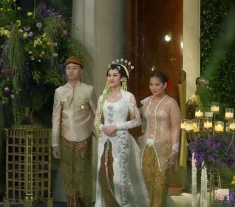 Cantiknya Aaliyah Massaid di Akad Nikah Bersama Thariq Halilintar, Anggun Berkebaya Putih & Pancarkan Aura Bahagia