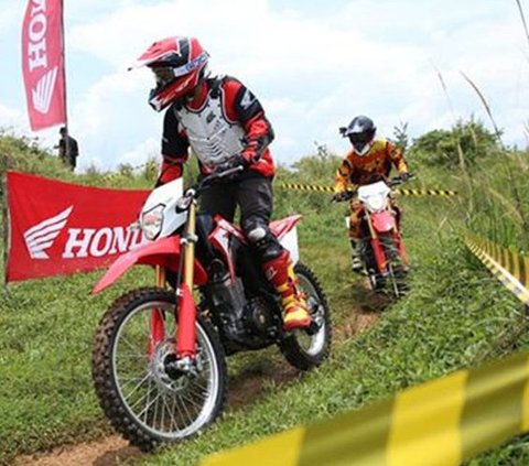 Performa Honda CRF150 2024 yang Mengesankan, Fiturnya Bikin Tangguh.