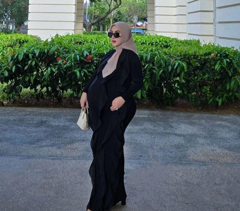 Hamil 38 Minggu, Potret Terbaru Syahrini Makin Stunning Pakai Dress Hitam & Tenteng Tas Hermes