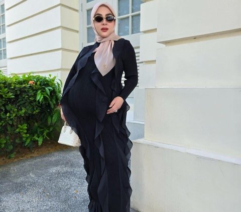 Hamil 38 Minggu, Potret Terbaru Syahrini Makin Stunning Pakai Dress Hitam & Tenteng Tas Hermes