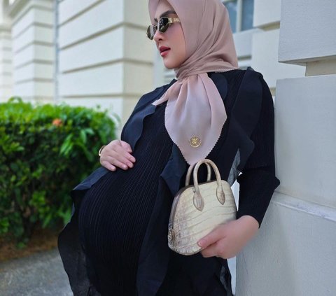 Hamil 38 Minggu, Potret Terbaru Syahrini Makin Stunning Pakai Dress Hitam & Tenteng Tas Hermes