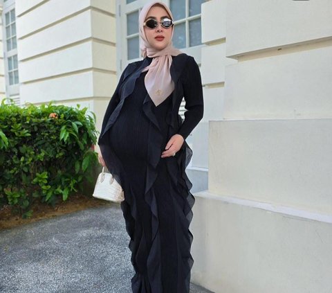 Hamil 38 Minggu, Potret Terbaru Syahrini Makin Stunning Pakai Dress Hitam & Tenteng Tas Hermes