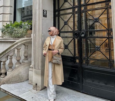 2 Inspirations for Mix and Match Trench Coats for Hijabers, Let's Imitate