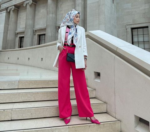 2 Inspirations for Mix and Match Trench Coats for Hijabers, Let's Imitate