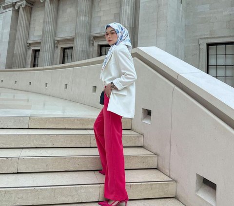 2 Inspirations for Mix and Match Trench Coats for Hijabers, Let's Imitate