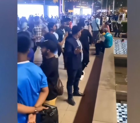 Viral! Moment of Vrindavan Residents Showcasing Their Skills in Public While on Holiday in Malaysia, Netizens: 'Confidence Level 120%'