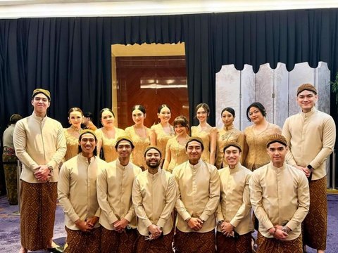 10 Handsome Groomsmen Photos at Thariq and Aaliyah's Wedding, Dashing in Beskap