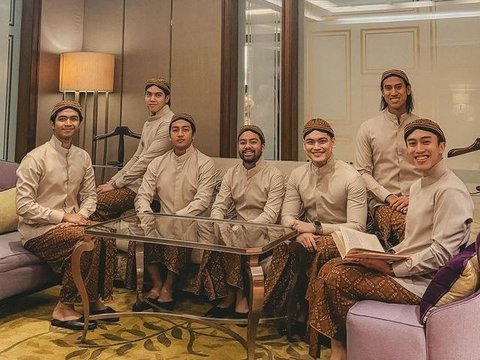 10 Handsome Groomsmen Photos at Thariq and Aaliyah's Wedding, Dashing in Beskap