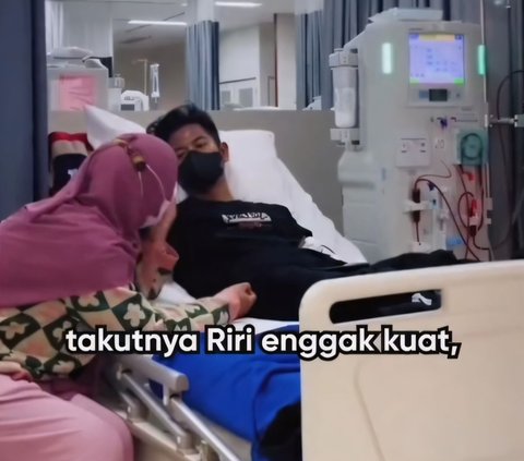 The Story of a Loyal Wife Accompanying Her Husband for Dialysis More than 900 Times Over 9 Years: 'If Possible, I Would Give Some of My Life'