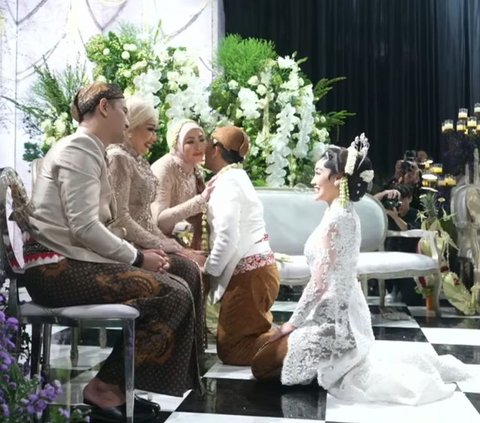 Angelina Sondakh's Seating Position at the Wedding Ceremony of Aaliyah Massaid and Thariq Halilintar Highlighted