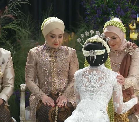 Angelina Sondakh's Seating Position at the Wedding Ceremony of Aaliyah Massaid and Thariq Halilintar Highlighted