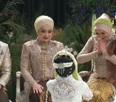 Angelina Sondakh's Seating Position at the Wedding Ceremony of Aaliyah Massaid and Thariq Halilintar Highlighted