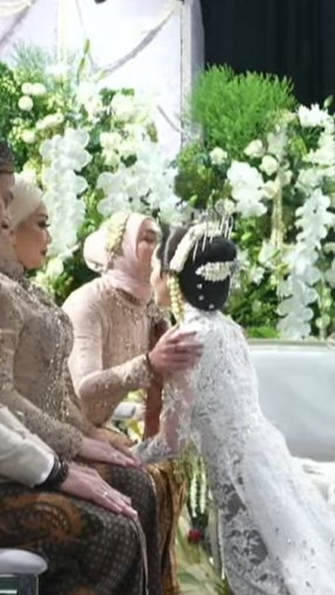 Angelina Sondakh's Seating Position at the Wedding Ceremony of Aaliyah Massaid and Thariq Halilintar Highlighted