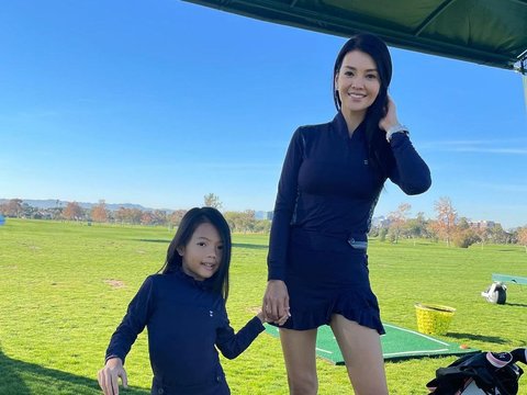 Portrait of Farah Quinn's Luxurious Lifestyle in the United States, Playing Golf with Her Children