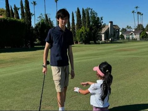 Portrait of Farah Quinn's Luxurious Lifestyle in the United States, Playing Golf with Her Children