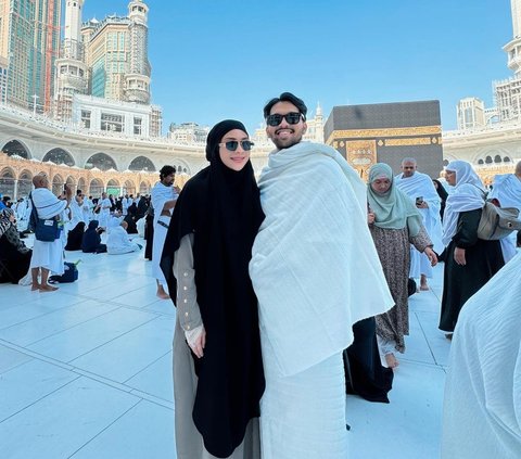 10 Photos of Ira Nandha and Her Husband After Announcing Reconciliation, Appearing Affectionate in the Holy Land