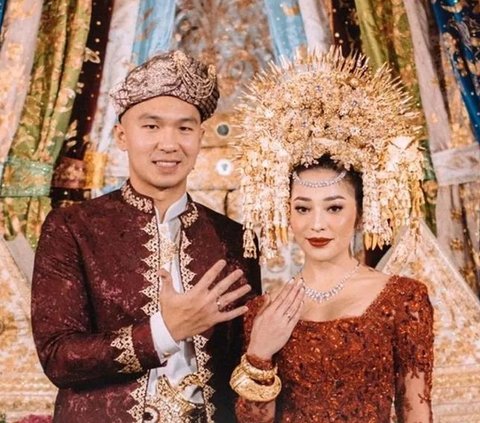 10 Artists Who Married in Minang Traditional Attire, More Luxurious Aaliyah Massaid or Aurel?