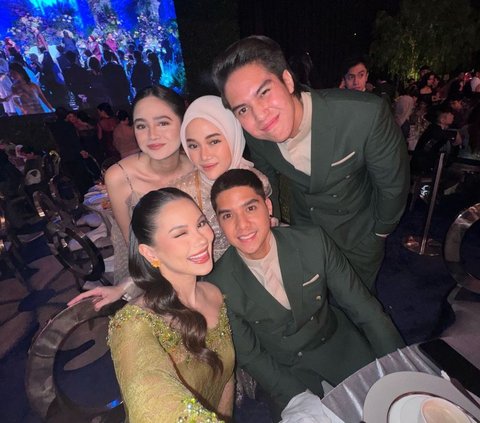 7 Photos of El Rumi Taking Syifa Hadju to the Thariq-Aaliyah Reception, Maia Estianty's Statement Proven