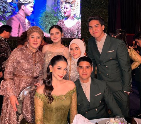 7 Photos of El Rumi Taking Syifa Hadju to the Thariq-Aaliyah Reception, Maia Estianty's Statement Proven