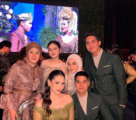 7 Photos of El Rumi Taking Syifa Hadju to the Thariq-Aaliyah Reception, Maia Estianty's Statement Proven