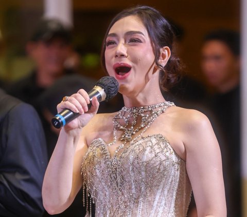 Satu Pekerjaan dengan Stefan William, Begini Sikap Celine Evangelista jadi Sorotan Rekan Artis