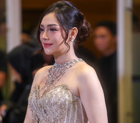 Satu Pekerjaan dengan Stefan William, Begini Sikap Celine Evangelista jadi Sorotan Rekan Artis