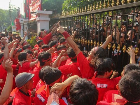 FOTO: PDIP Gelar Teatrikal Penyerbuan 27 Juli 1996, Peringatan Peristiwa 