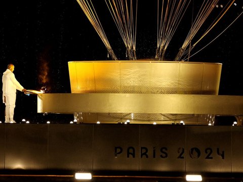 FOTO: Momen Api Olimpiade Paris 2024 Dinyalakan dan Diterbangkan dengan Balon Hidrogen Pertama di Dunia