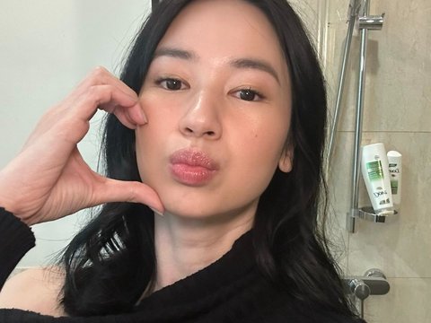 Laura Basuki Shows Photos in the Bathroom, Netizens Are Distracted by Her Shampoo Bottle