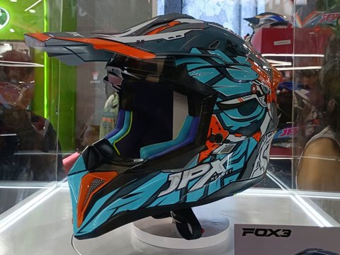 JPX Motocross helmet with aerodynamic design