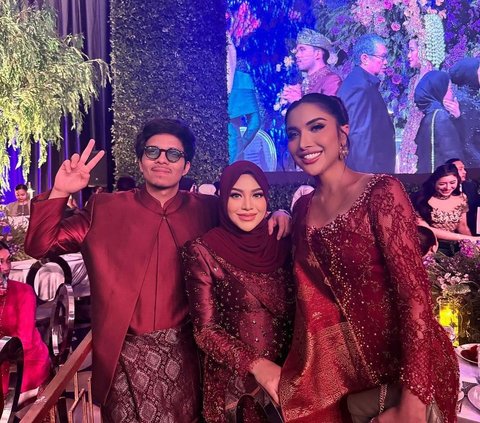 Portrait of Millen Cyrus at Thariq and Aaliyah's Wedding, 'Shining' in a Red Kebaya