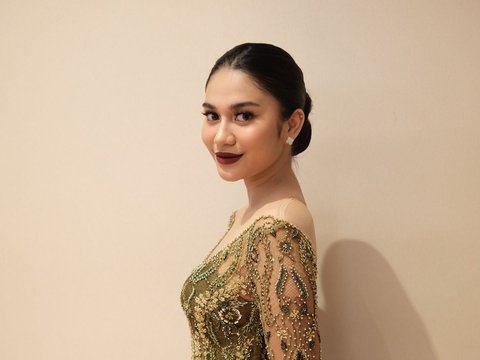 Cantik Memesona, ini 7 Potret Azizah Salsha di Acara Resepsi Pernikahan Thariq Halilintar dan Aaliyah Massaid