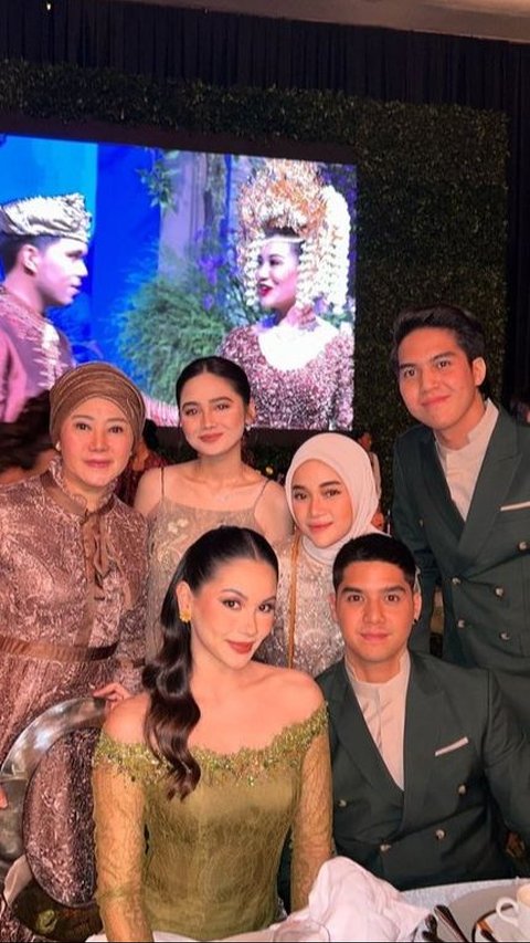 Foto-foto Kebersamaan El Rumi dan Syifa Hadju di Acara Resepsi Thariq Halilintar & Aaliyah Massaid, Bikin Heboh Netizen<br>