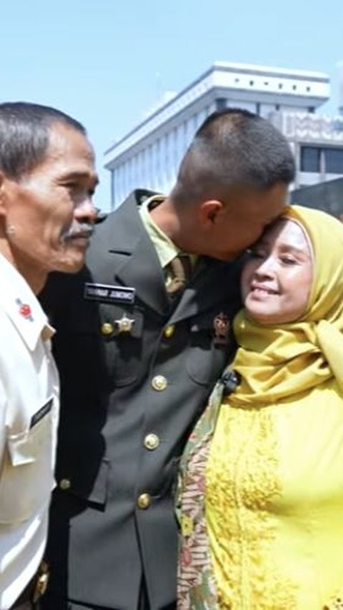 Kisah Perjuangan Yanwar Jumowo Anak Tukang Cukur Jadi Perwira TNI, 'Untuk Bapak Terimakasih Atas Bimbingan & Arahannya'