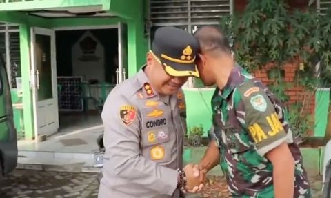 Momen Kocak Kapolres Serang Sambangi Kantor Koramil saat Minum Kopi Malah Masuk ke Mata